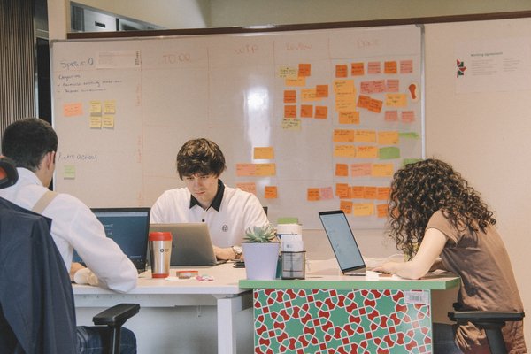Agile : Clé du succès grâce à l'itération, la collaboration et l'adaptabilité en gestion de projet