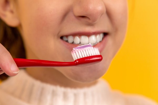 Blanchiment des dents : Solutions efficaces, prévention et astuces à domicile